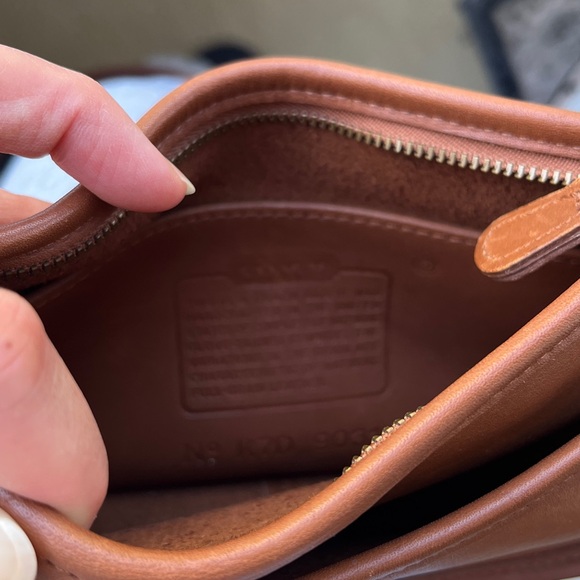 Vintage Coach 9031 in British Tan - Picture 8 of 11